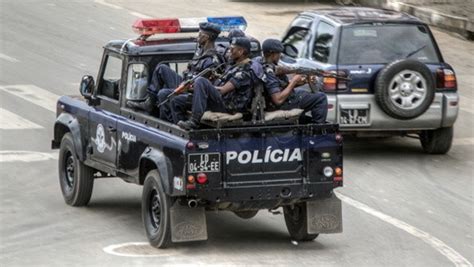 Mais De Cem Manifestantes Estão Detidos Em Luanda Diz Ativista África Correio Da Manhã