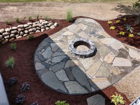 Storm Mountain Flagstone Patio With Fire Pit