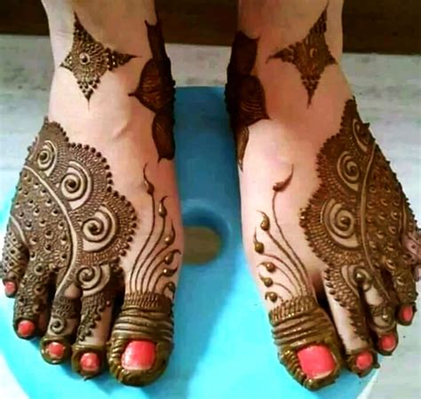 Beautiful Arabic Mehndi Designs For Legs पैरो के लिए