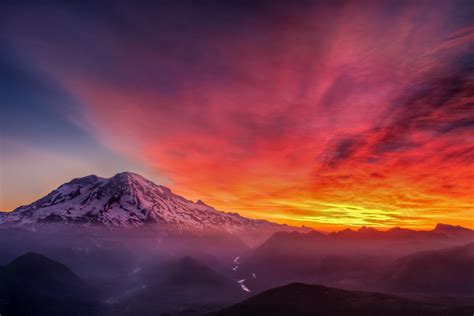 The Most Amazing Sunrise Ive Witnessed With Mt Rainier To Accompany