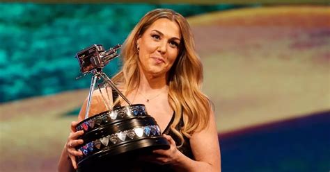 england lionesses goalkeeper mary earps wins bbc sports personality of the year daily star