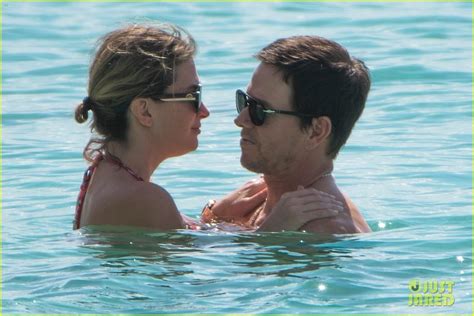 photo mark wahlberg wife rhea durham show off their hot bodies in barbados 18 photo 4202919