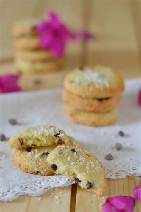 Check spelling or type a new query. Biscotti con farina di mandorle cocco e gocce di cioccolato