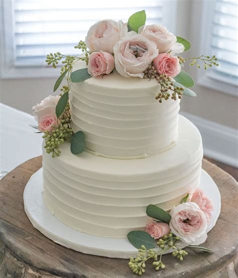 Simple Wedding Cake With Real Flowers