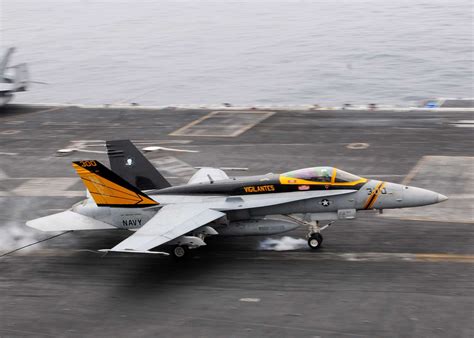 Eine F A 18c Hornet Die Dem Strike Fighter Squadron Zugewiesen Wurde