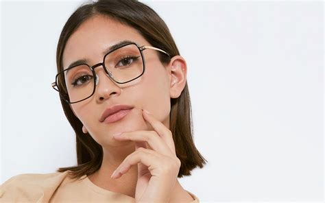 Kacamata Kotak Cocok Untuk Wajah Dengan Bentuk Apa Sih