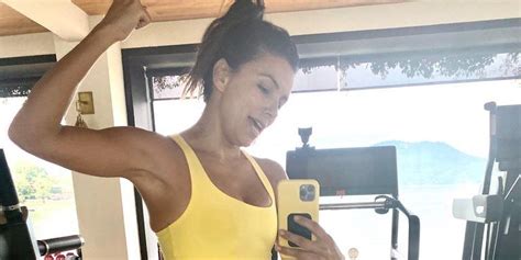 Eva Longoria 45 Shows Off Her Strong Arms In New Gym Selfie