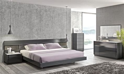 Riddick platform configurable bedroom set. High-class Wood High End Bedroom Furniture with Long ...
