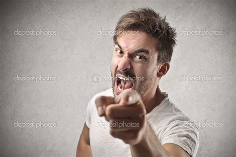 Hombre Gritando Enojado — Foto De Stock © Olly18 32814093