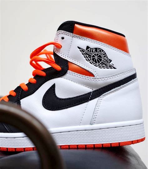 Air Jordan 1 Electro Orange 555088 180 Release Date Sbd