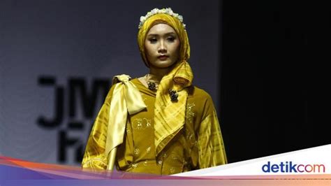 Foto Koleksi Busana Danjyo Hiyoji X Batik Mukomuko Dari Bengkulu