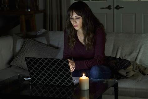 14 Pretty Little Liars Fan Theories That Will Keep You Up Tonight Glamour
