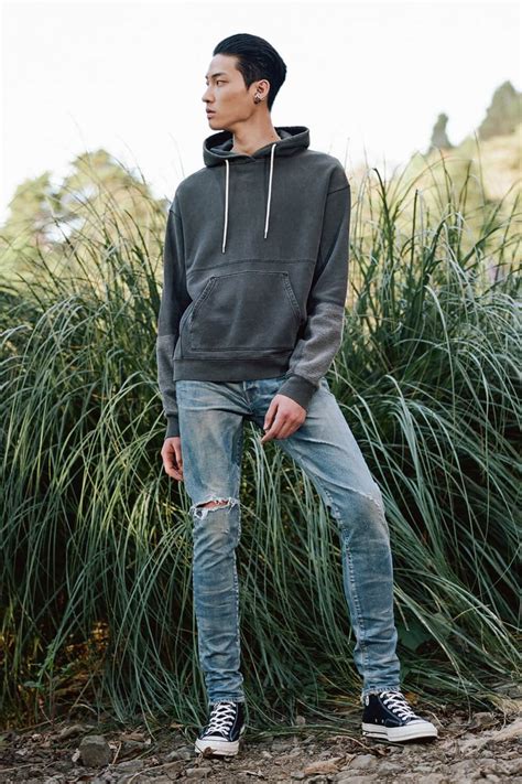 How To Wear A Hoodie In 5 Modern And Stylish Ways