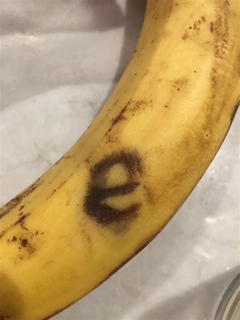 This wEird banana : mildlyinteresting
