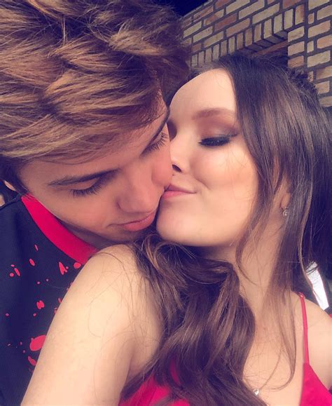 Larissa manoela posa ao lado do namorado léo cidade (crédito: Larissa Manoela e namorado celebram um ano de ...