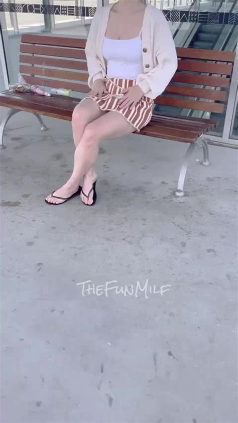 Im The Mum That Likes To Get Her Tits Out In Public Scrolller