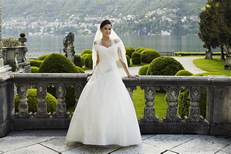 Am schönsten tag im leben muss das brautkleid einfach perfekt sein. Hochzeit 2013: Lange pompöse Brautkleider für | Bild 6 von ...