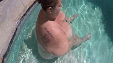 Ssbbw Monika Mynx And Bbw Lola Love Bug Are Playing With Their Tits Underwater And Above Water