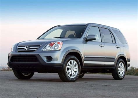 Fuel efficiency, interior versatility, and an abundance of modern technology. The 2004 Honda CR-V Is the Best SUV Priced Under $8,000