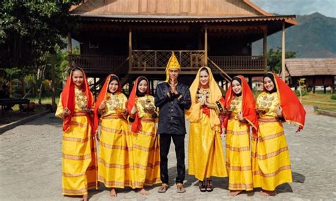 Ketahui Pakaian Adat Sulawesi Tengah Berdasarkan Sukunya