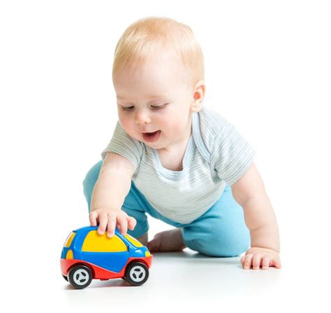 Niño Del Bebé Que Juega Con El Coche Del Juguete Imagen De Archivo