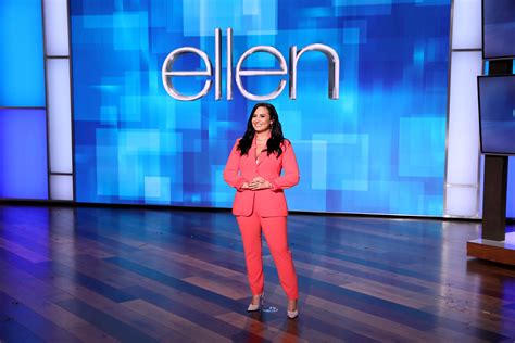 Demi lovato returned to the grammy stage on sunday night (jan. Justin Bieber Chats With Guest Host Demi Lovato On "Ellen ...