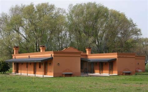 El estudio del hábitat rural requiere la consideración de dos aspectos principales, diferentes pero relacionados: Loo mapu casas rurales de aulet & yaregui arquitectos ...