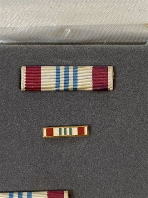 Vintage Defense Meritorious Service Medal In Presentation Case Ribbon