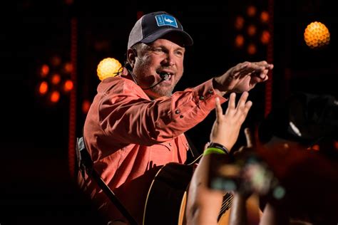 Garth Brooks Announces Multi Year Stadium Tour Sounds Like Nashville