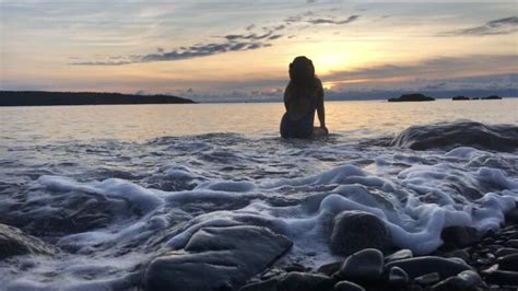Some Like It Cold Nb Woman Takes A Dip In The Bay Of Fundy Every Day All Year Long Cbc News