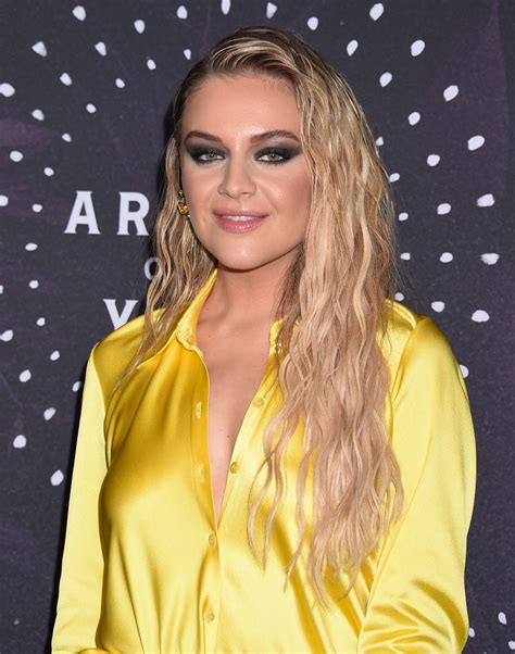 Kelsea Ballerini At 2022 Cmt Artists Of The Year Ceremony In Nashville
