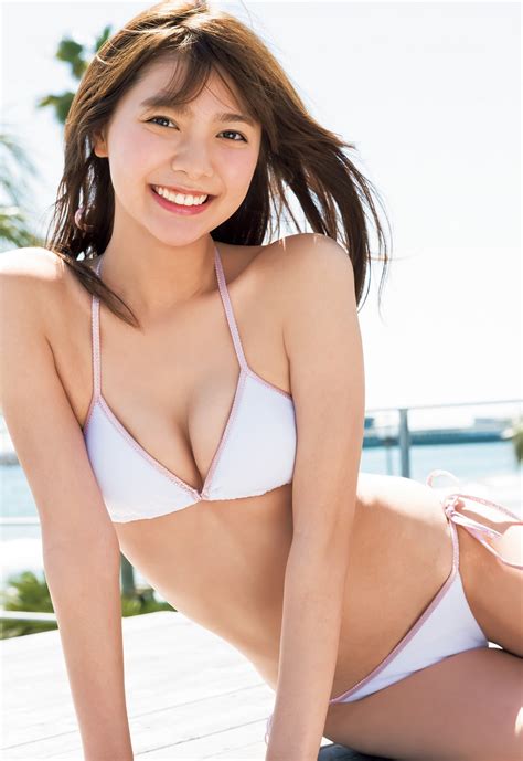 【目の保養】笑顔が可愛い川津明日香の純白ビキニ水着姿が最高すぎます！ sexyなお姉さんは好きですか？