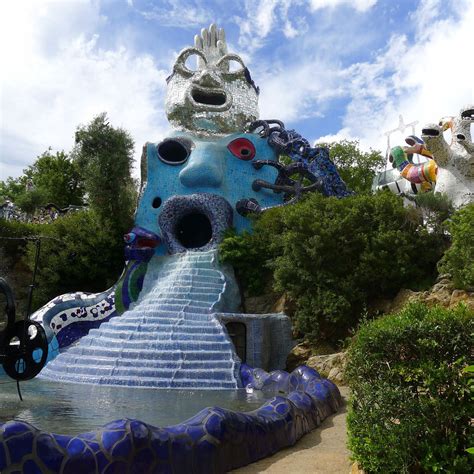 Short, and personally written by niki de saint phalle, a somewhat overlooked woman artist whose work was ahead of her time. Le Jardin des Tarots de Niki de Saint Phalle - Dominique ...