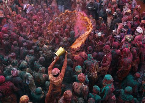 Colorful Hindu Religious Festival Of Holi Celebrated As The Harvest Festival For Spring Cbs News