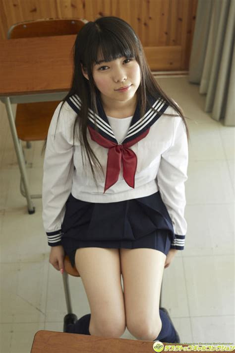 At 18 Years Old I Cup Gravure Erotic Uniform Gravure Whip Whip