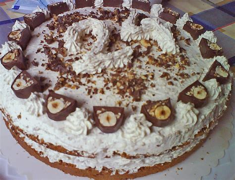 Wir lieben klassischen russischen zupfkuchen und ich denke, dass man ihn durch die verfeinerung mit nüssen und schokolade noch leckerer zaubern kann. Ferrero Küsschen Torte ohne backen Rezepte | Chefkoch.de