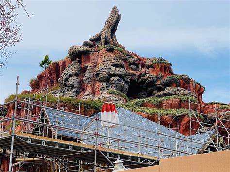 Construction Update Splash Mountain Gets A Makeover At Magic Kingdom