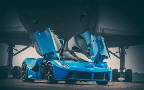 The first thing you need to know about the baby blue laferrari is that it's a paint job and not a wrap, which is why it's so special. 最新法拉利拉法laferrari超级跑车高清壁纸_汽车壁纸_