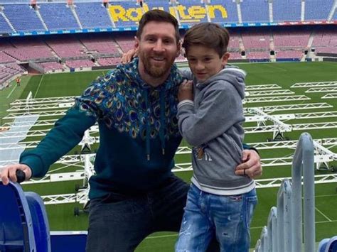 Caras Lionel Messi Fue A Votar A Barcelona Con Un Buzo De Más De 100