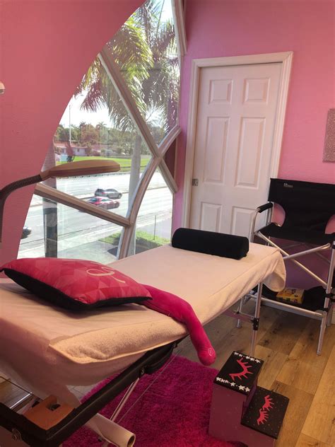 Se rentan cuartos para especialistas en belleza /Rooms for rent - Miami