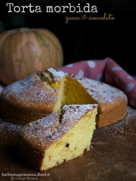 Lasciar intiepidire prima di togliere la torta dallo stampo, quindi spolverizzare con lo zucchero a velo e servire. Torta morbida alla zucca con gocce di cioccolato - Barbie ...