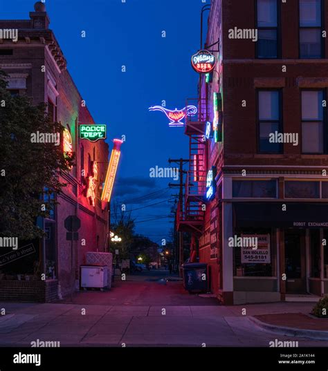 Neon Alley Einer öffentlich Kunstprojekt In Pueblo Colorado Geplant