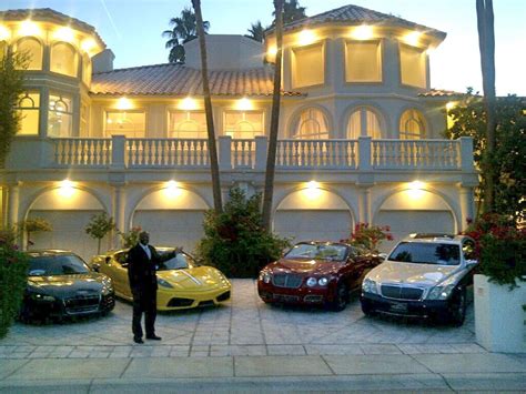 Mansion With Cars Wallpaper