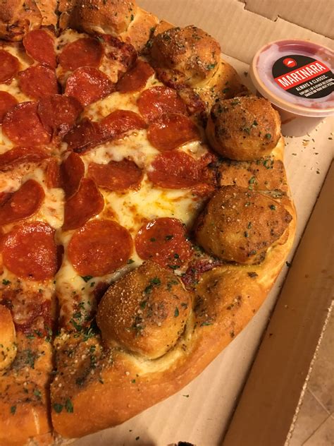 Pizza Hut Stuffed Garlic Knots Pizza [Review] - Fast Food Geek