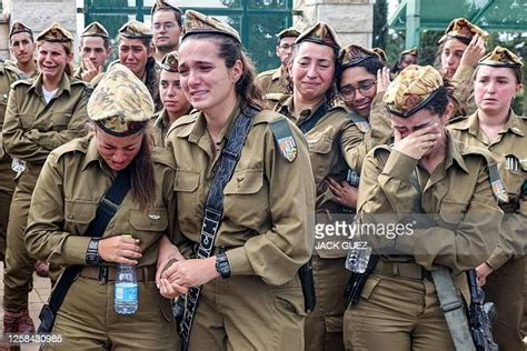 Israeli Soldiers Mourn During The Funeral Of Lia Ben Nun One Of News Photo Getty Images