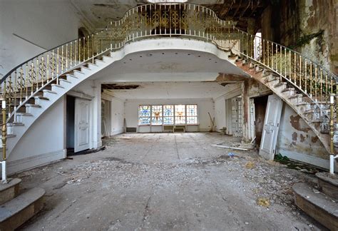 Dutch Photographer Captures Incredible Images Of Abandoned Mansions Images