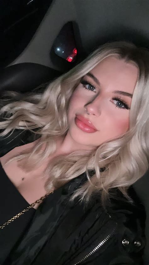 𝙆𝙞𝙣𝙜 𝙠𝙮𝙡𝙞𝙚 on twitter suck dick for king kylie 👸🏼👑