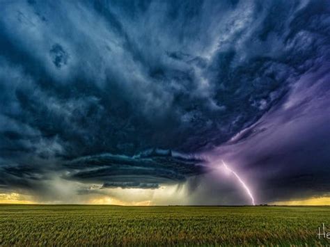 Photographer Captures Montanas Amazing Storms