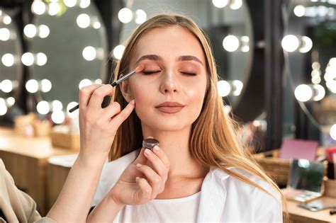 On Screen Makeup Tips And Insights From A Professional Makeup Artist Yafta International