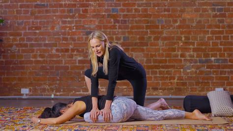 Nancy is the fearless leader here at nancy nelson yoga! Yin Yoga Winter Sequence. Suitable for beginners. - YouTube